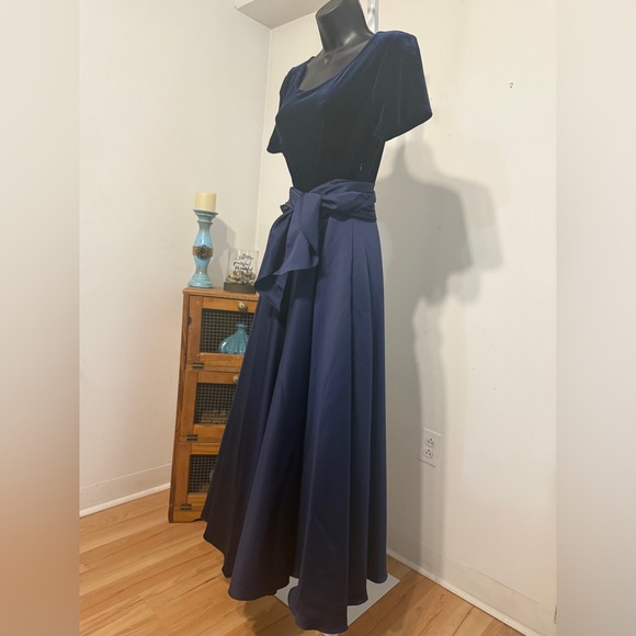 👗CDC Caren Desire’e Company Velvet & Taffeta Gown. Color:Navy Blue. Size: 14 - Picture 10 of 11